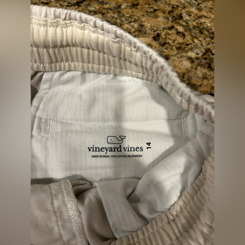 Vineyard vines  boys khaki shorts, size 14